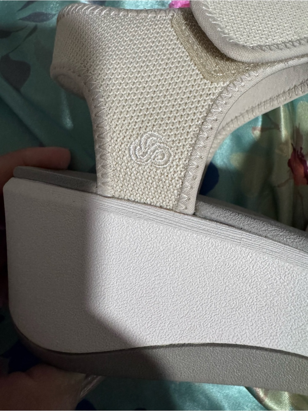 CLARKS Cloud Steppers Cushion Soft Sandals Size 8 Cream color - Picture 9 of 9